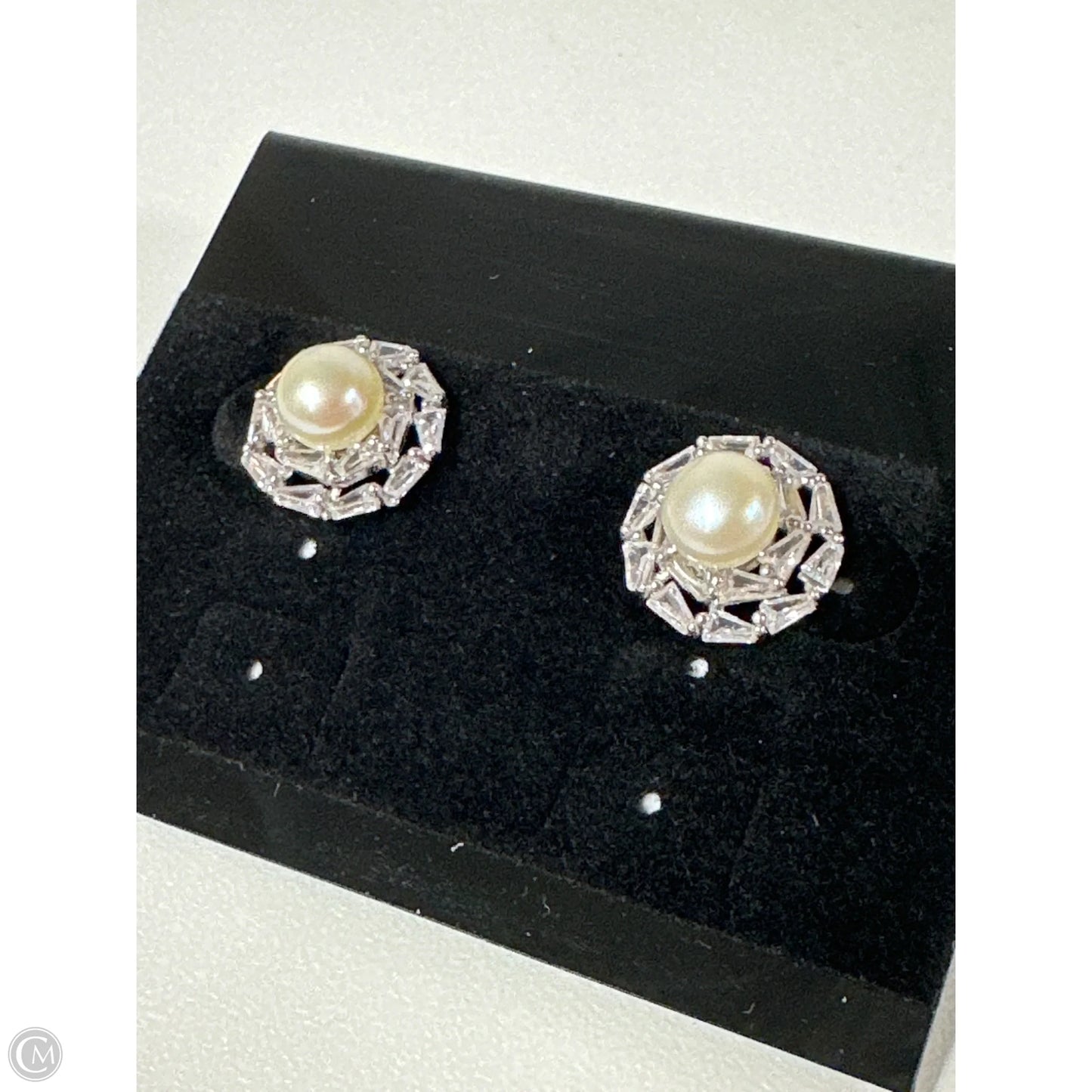 Earrings Stud By Clothes Mentor, Size: 1