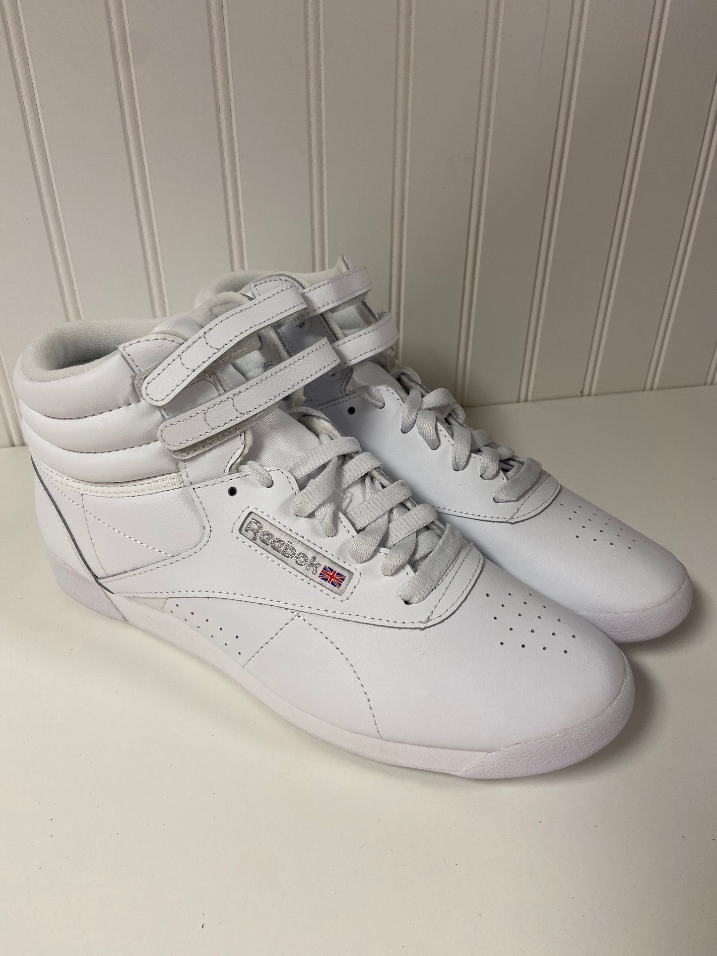 Shoes Sneakers By Reebok In White, Size: 10