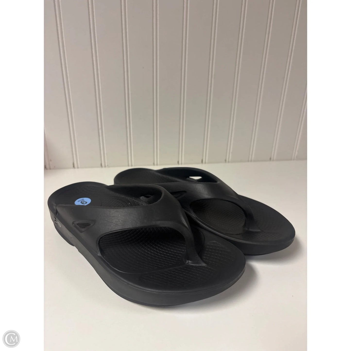 Sandals Flats By Crocs In Black, Size: 6