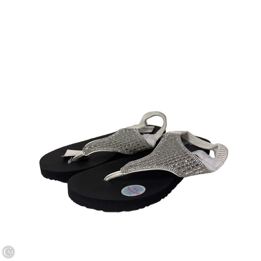 Sandals Flats By Skechers In White, Size: 7