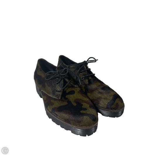 Shoes Flats By Clothes Mentor In Camouflage Print, Size: 9