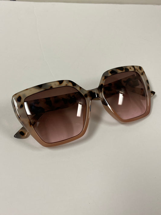 Sunglasses By Cmc  Size: 01 Piece