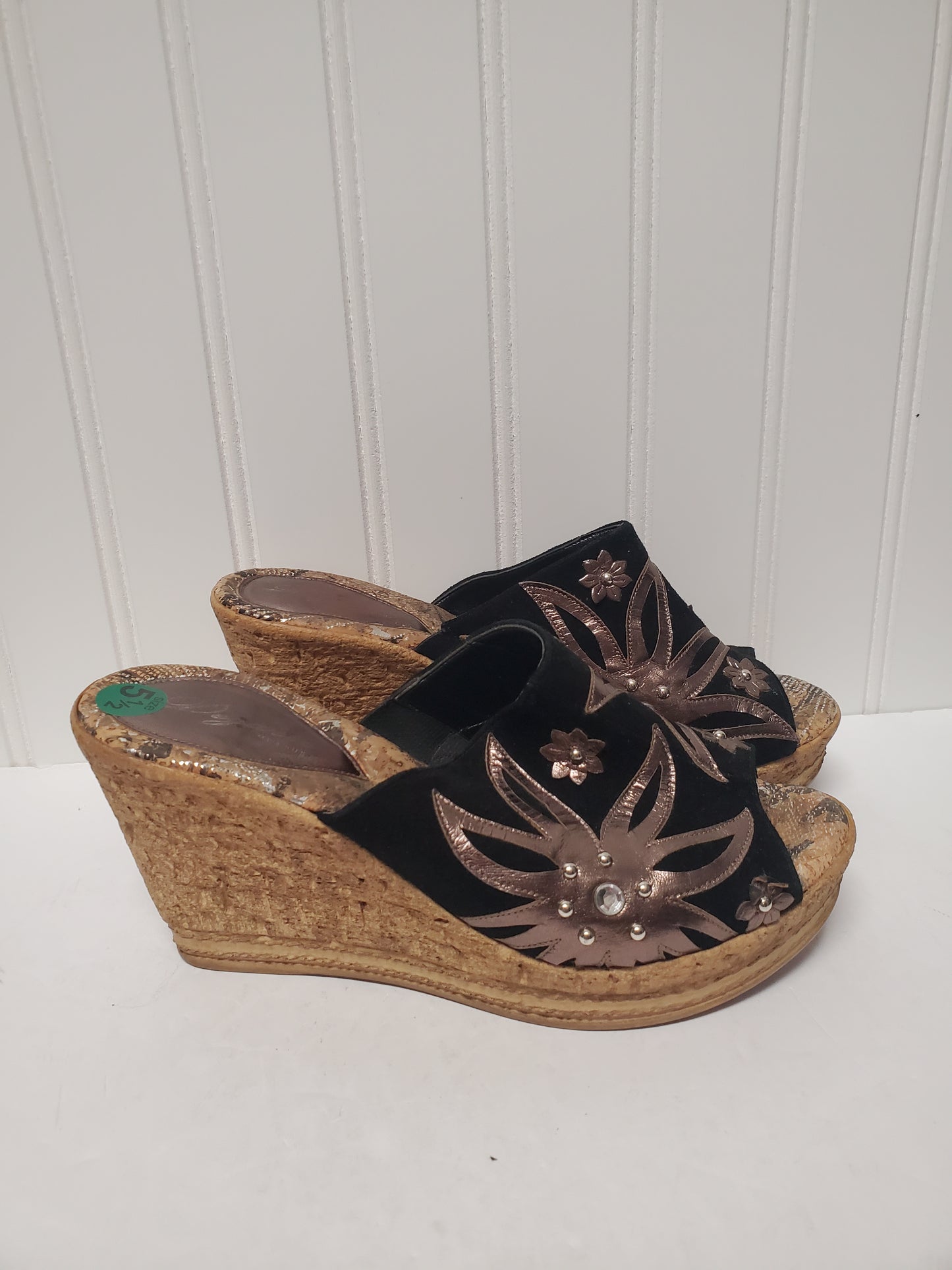 Sandals Heels Wedge By Clothes Mentor  Size: 5.5