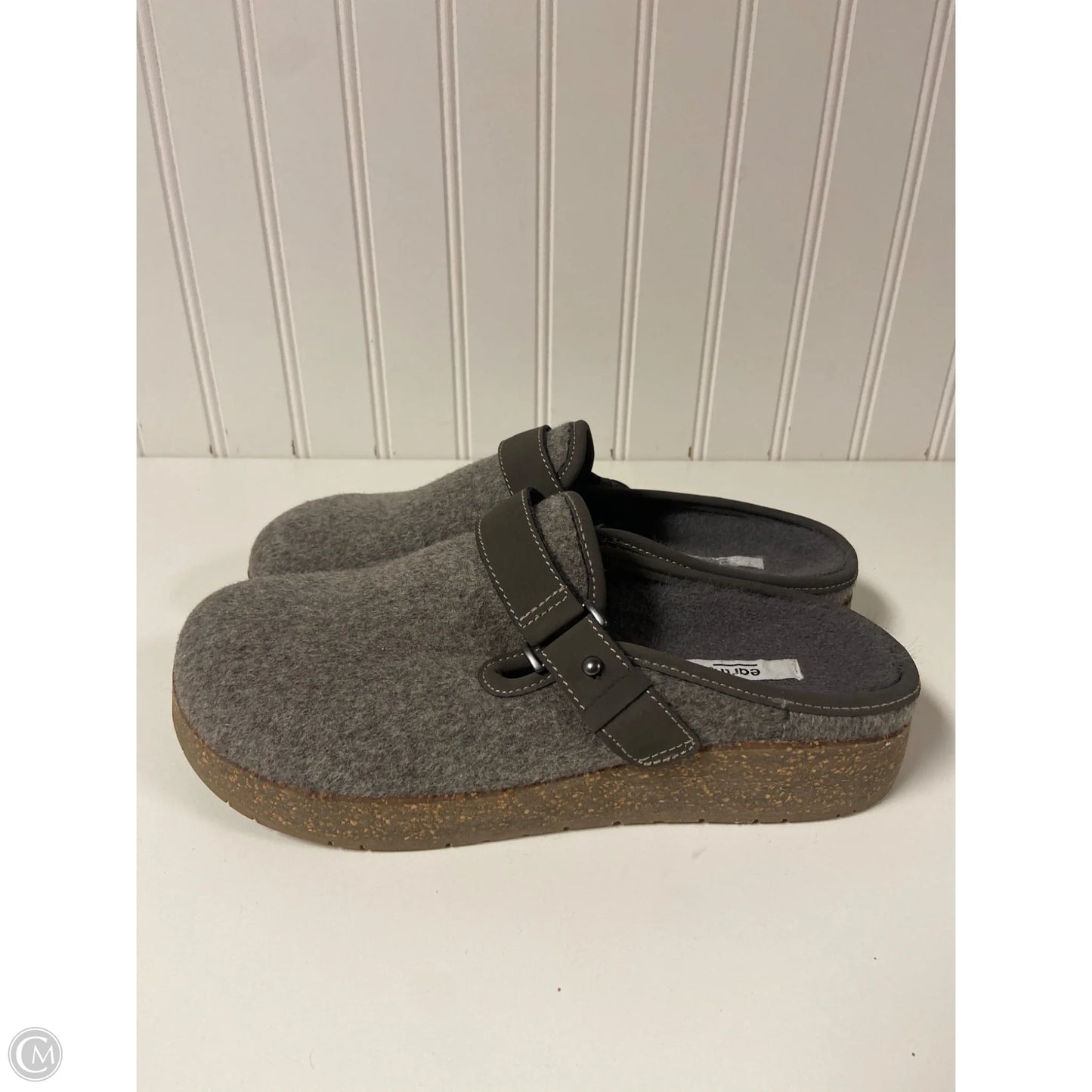 Shoes Flats By Earth In Grey, Size: 6.5