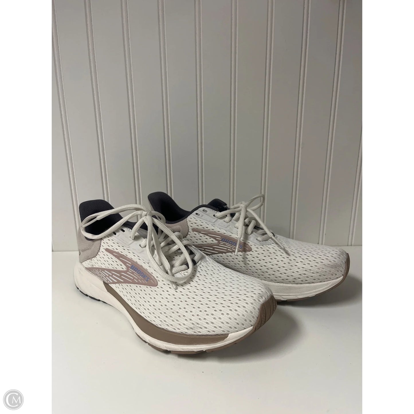 Shoes Sneakers By Brooks In White, Size: 9.5