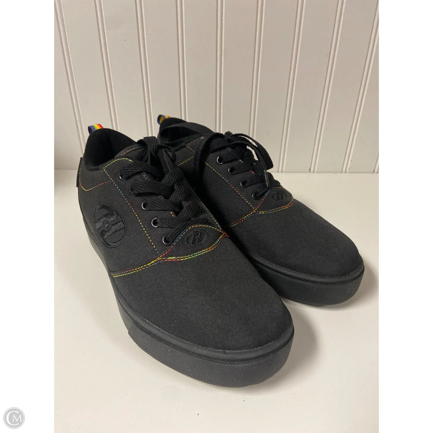 Shoes Sneakers By Cmc In Black, Size: 7