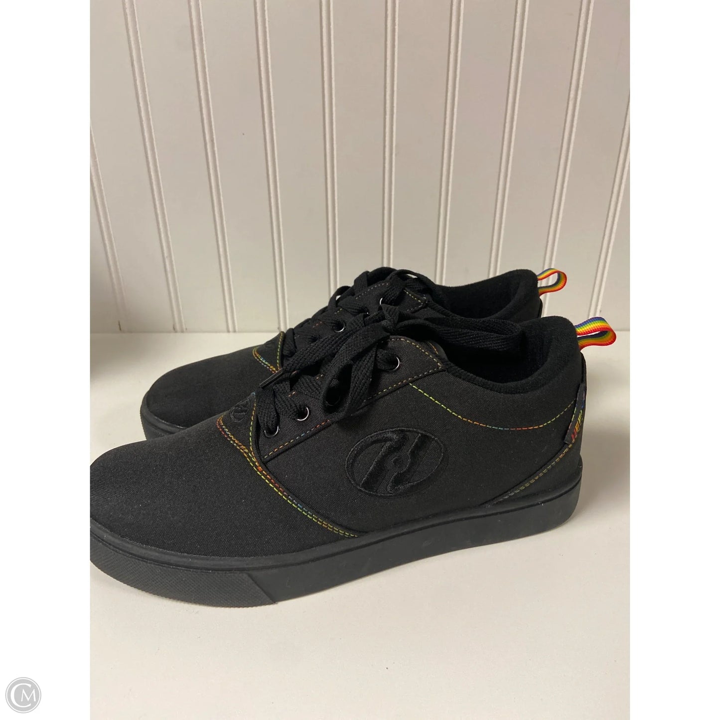 Shoes Sneakers By Cmc In Black, Size: 7