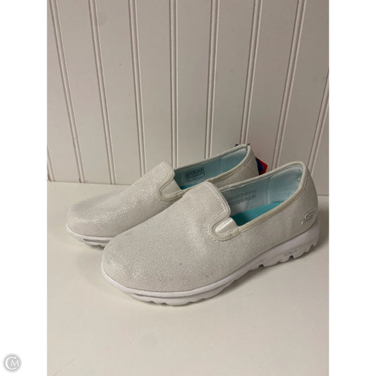 Shoes Flats By Skechers In White, Size: 6