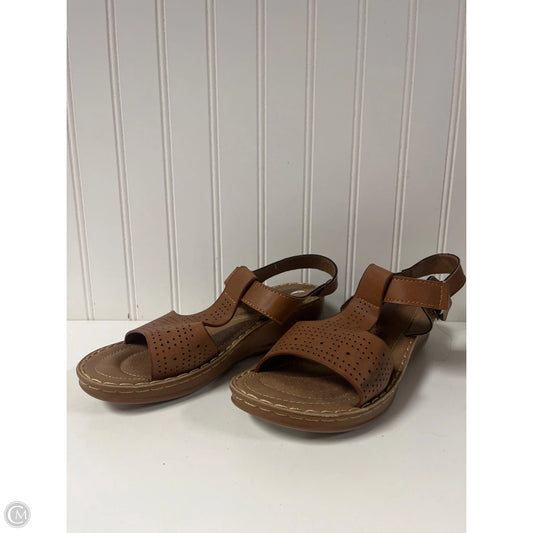 Sandals Flats By Clothes Mentor In Brown, Size: 8