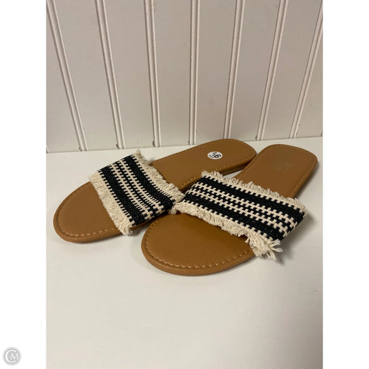 Sandals Flats By Clothes Mentor In Black & Cream, Size: 9.5