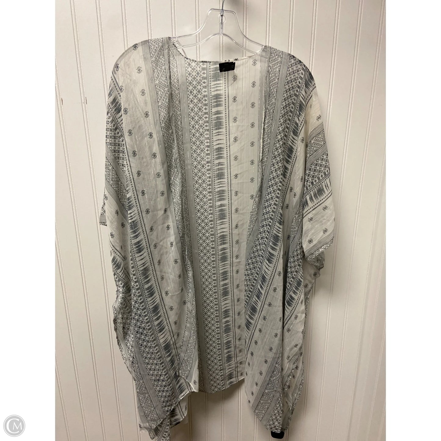 Shawl By Express In Grey & White, Size: Osfm