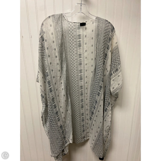Shawl By Express In Grey & White, Size: Osfm