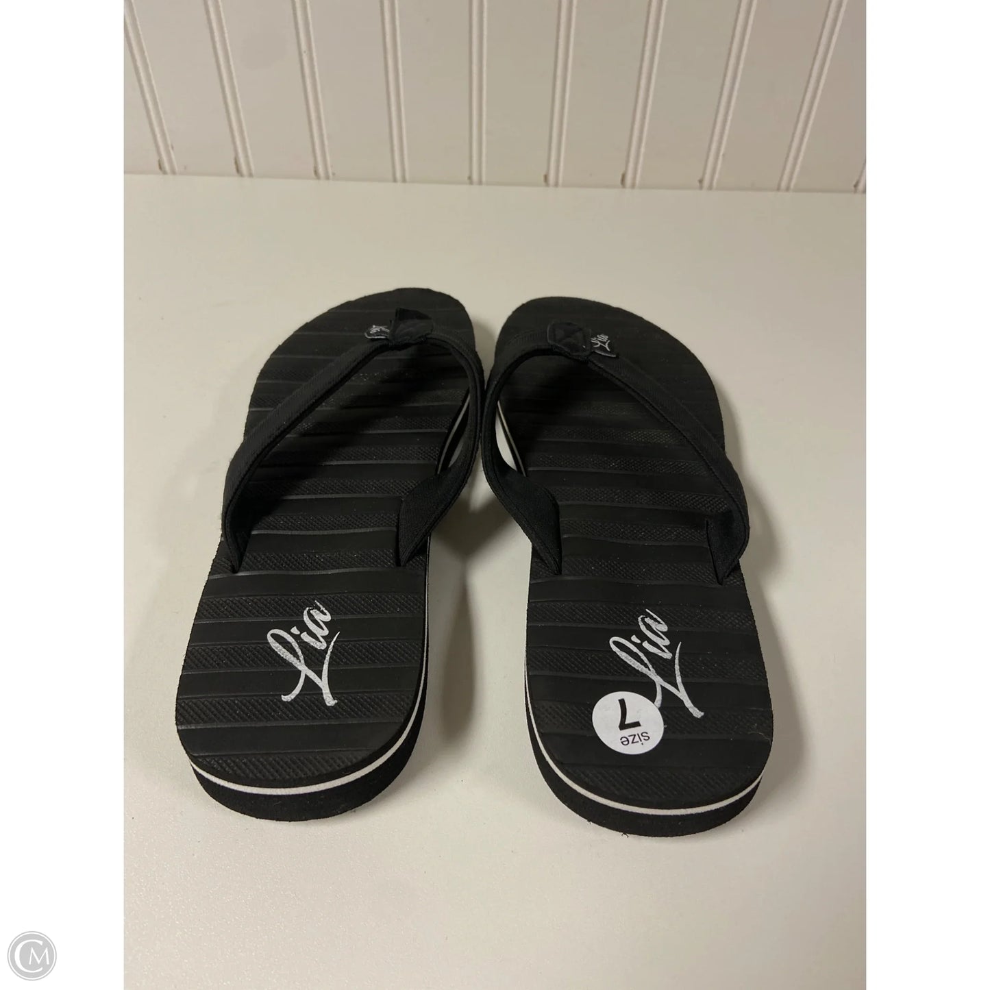 Sandals Flip Flops By Clothes Mentor In Black, Size: 7