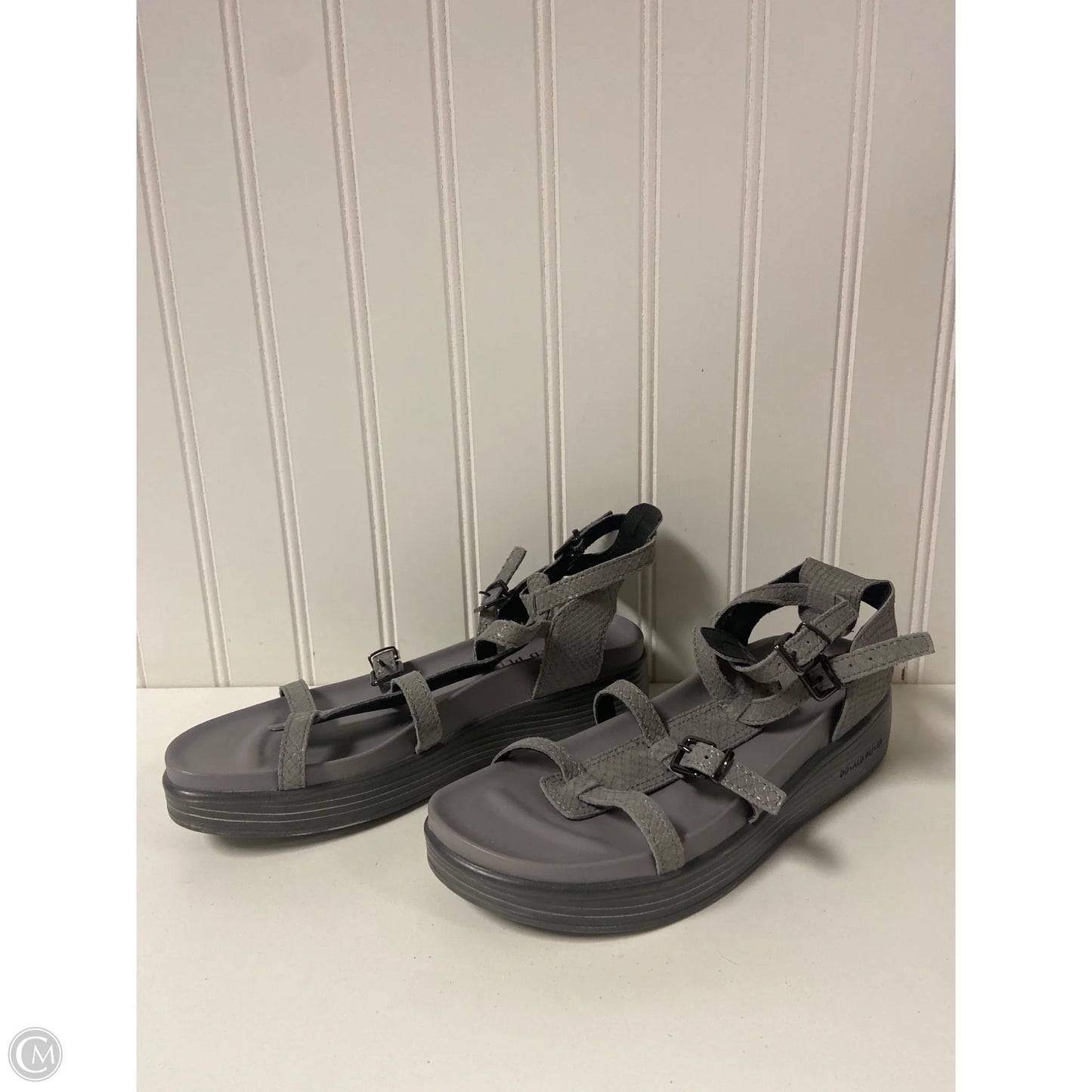 Sandals Flats By Donald Pliner In Grey, Size: 6