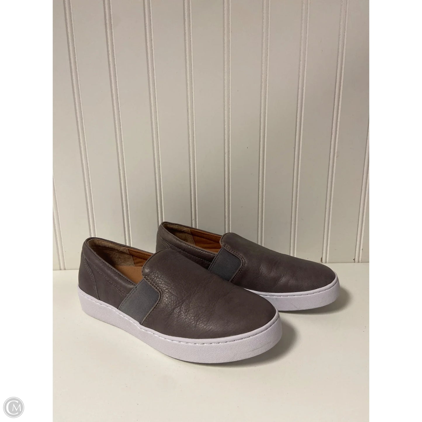 Shoes Flats By Vionic In Grey, Size: 6