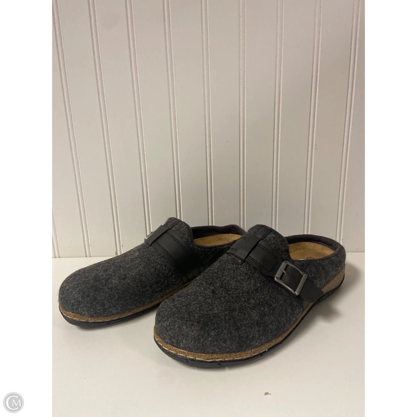Shoes Flats By Earth In Grey, Size: 8
