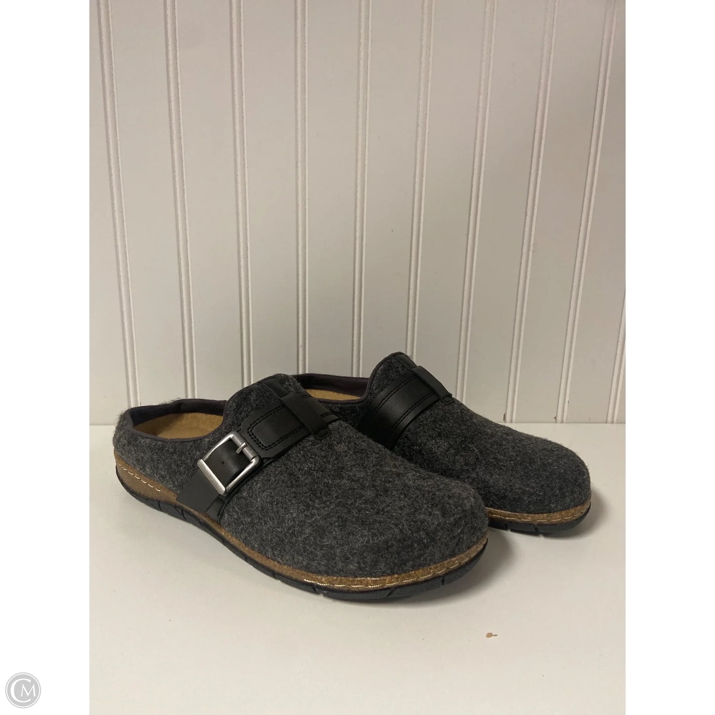 Shoes Flats By Earth In Grey, Size: 8