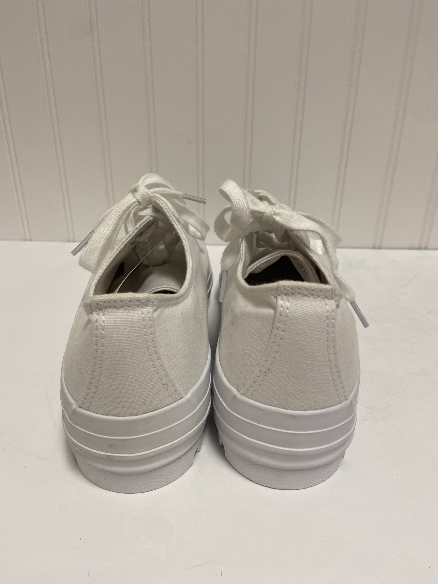 White Shoes Sneakers No Boundaries, Size 9.5