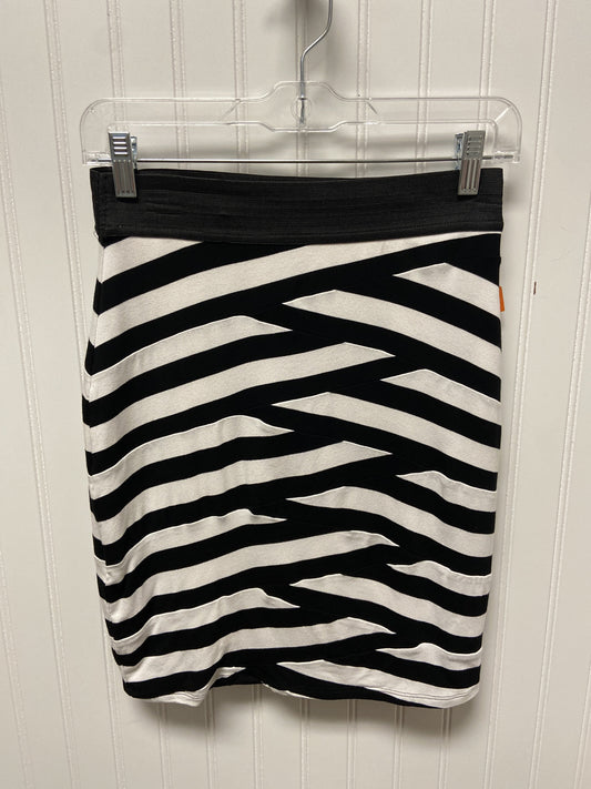 Skirt Midi By White House Black Market  Size: Xxs