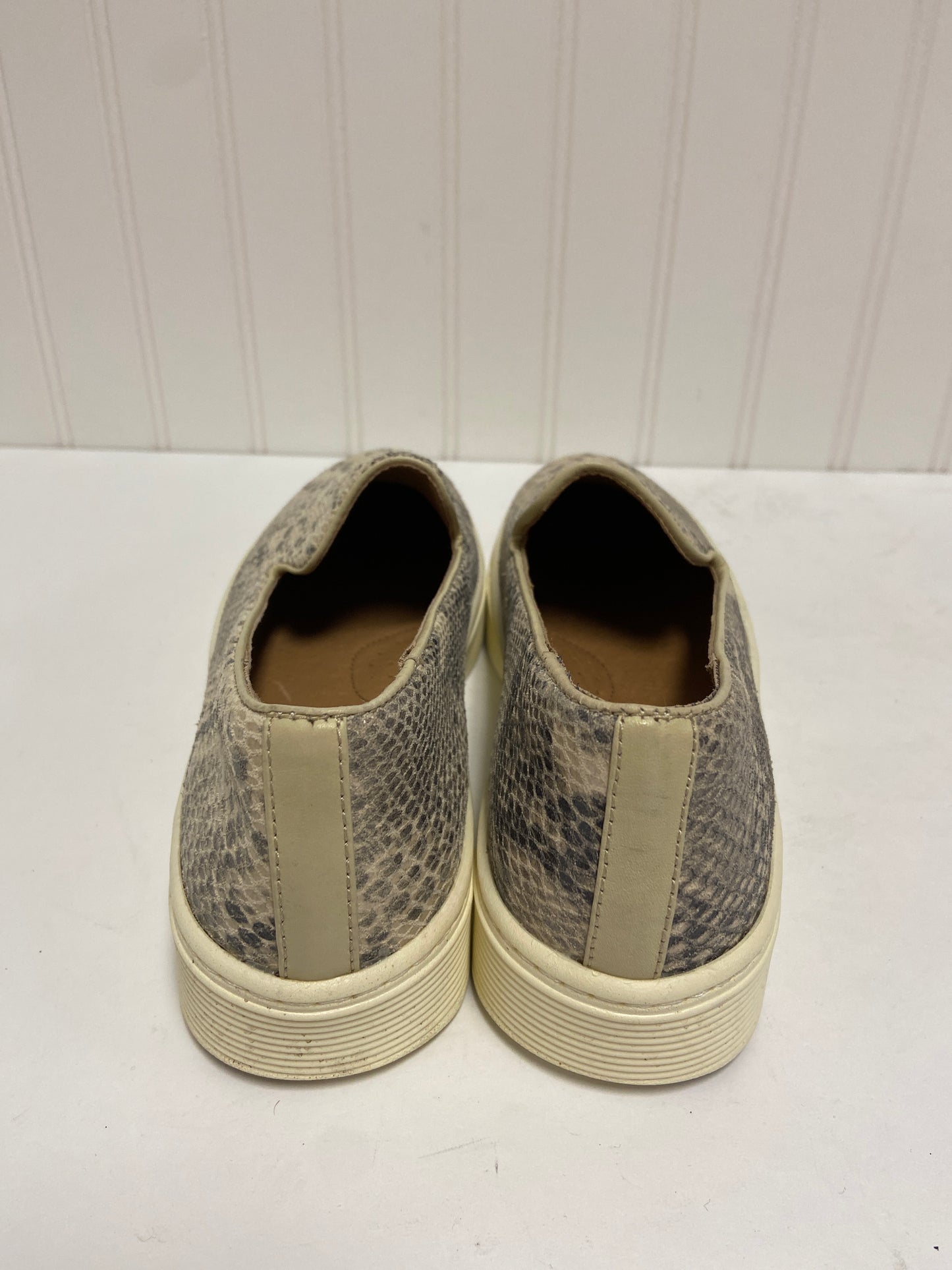 Snakeskin Print Shoes Flats Clothes Mentor, Size 7