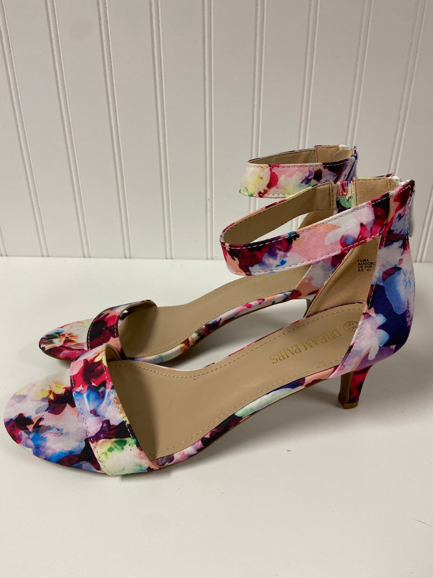 Multi-colored Sandals Heels Kitten Clothes Mentor, Size 9.5