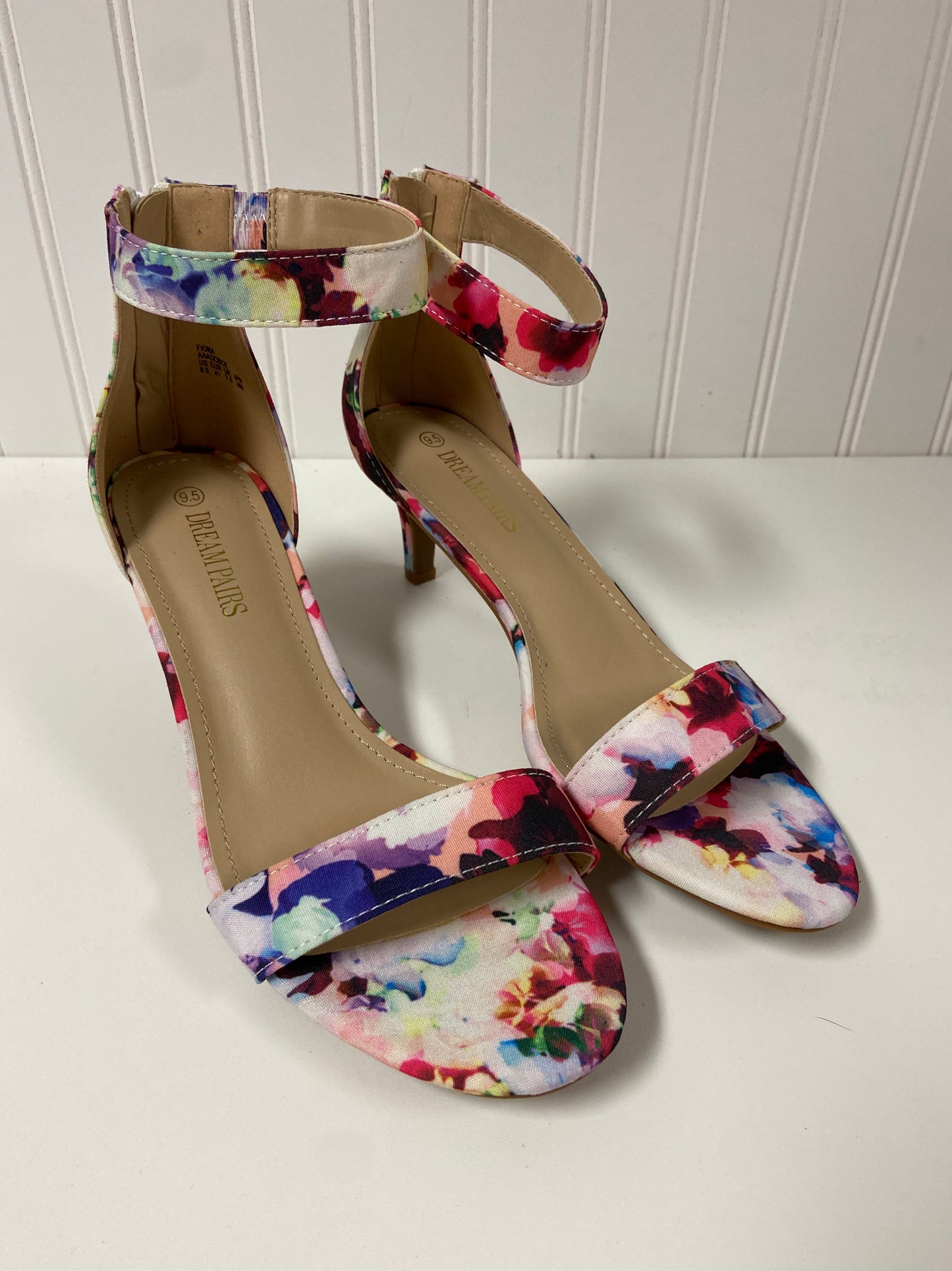 Multi-colored Sandals Heels Kitten Clothes Mentor, Size 9.5