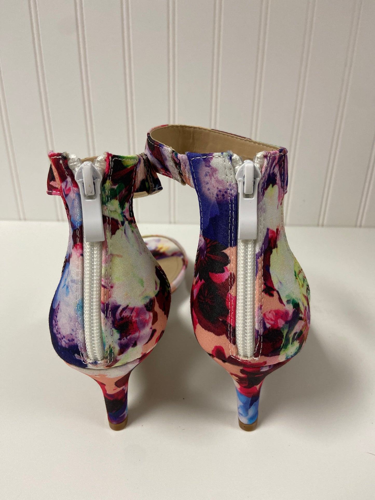 Multi-colored Sandals Heels Kitten Clothes Mentor, Size 9.5