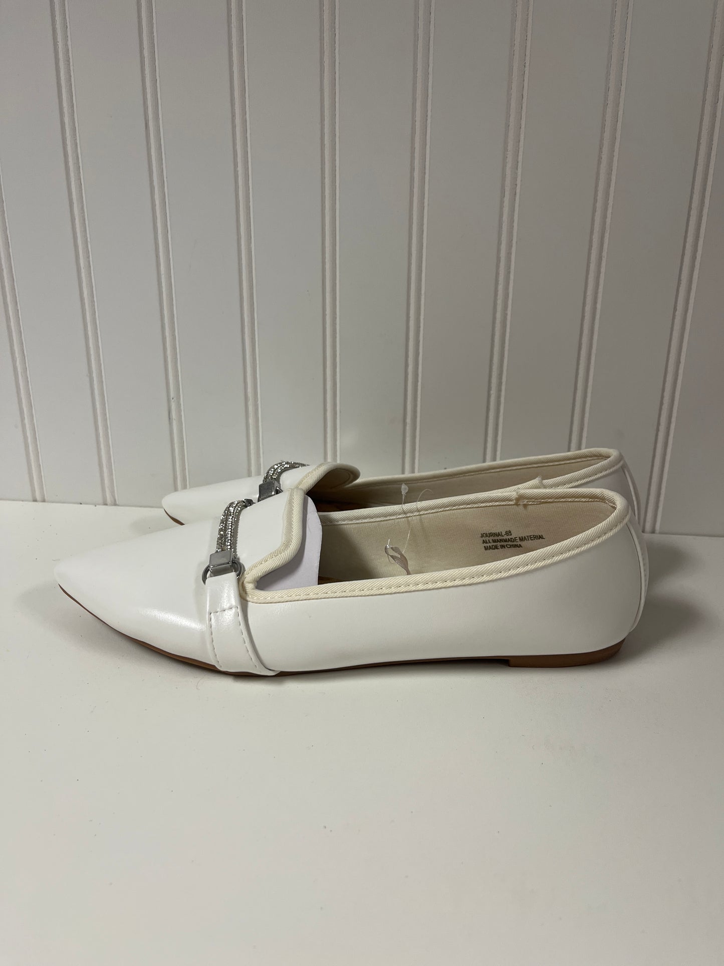 White Shoes Flats Rouge, Size 9