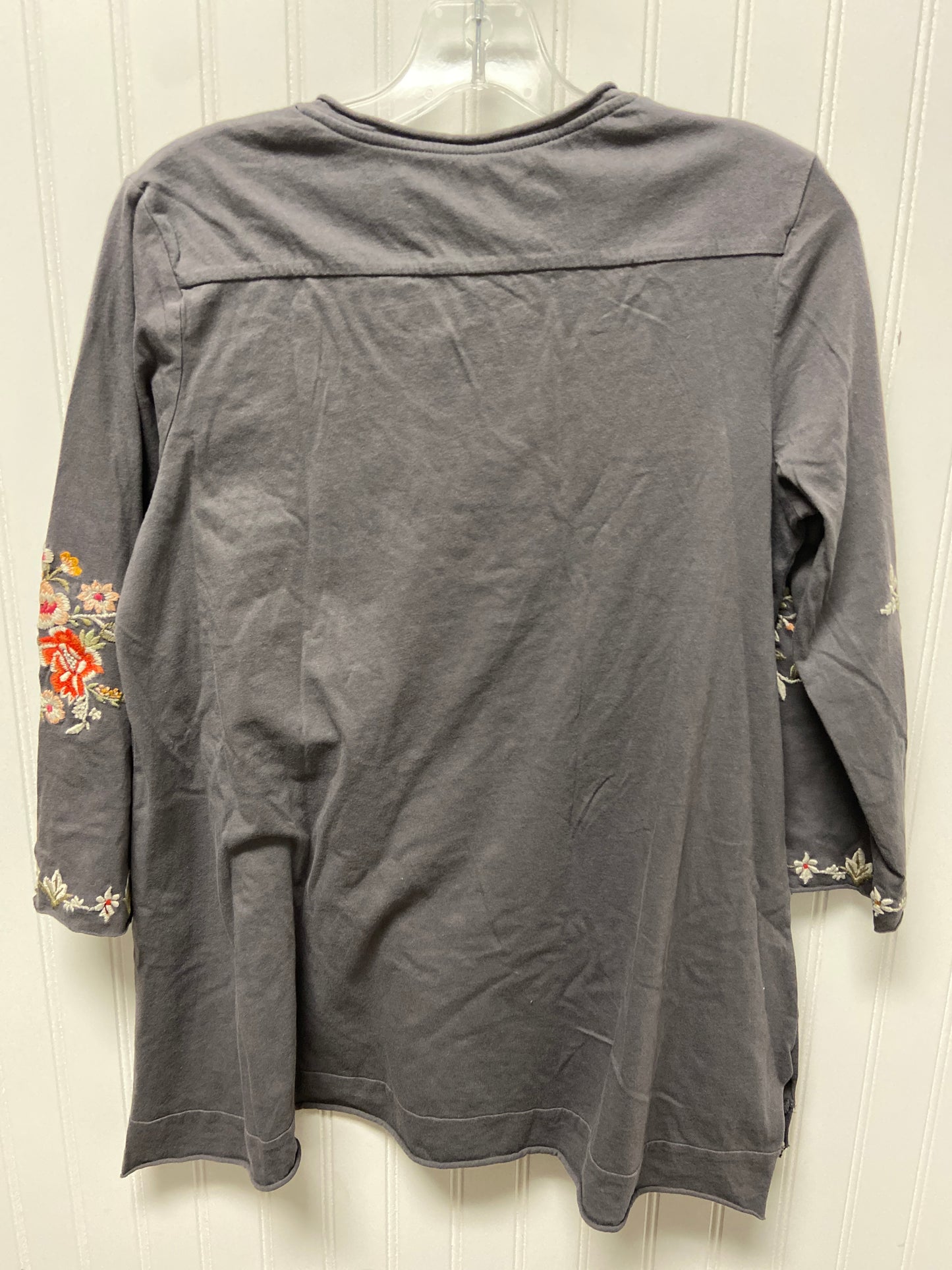 Top Long Sleeve By Clothes Mentor In Grey, Size: S