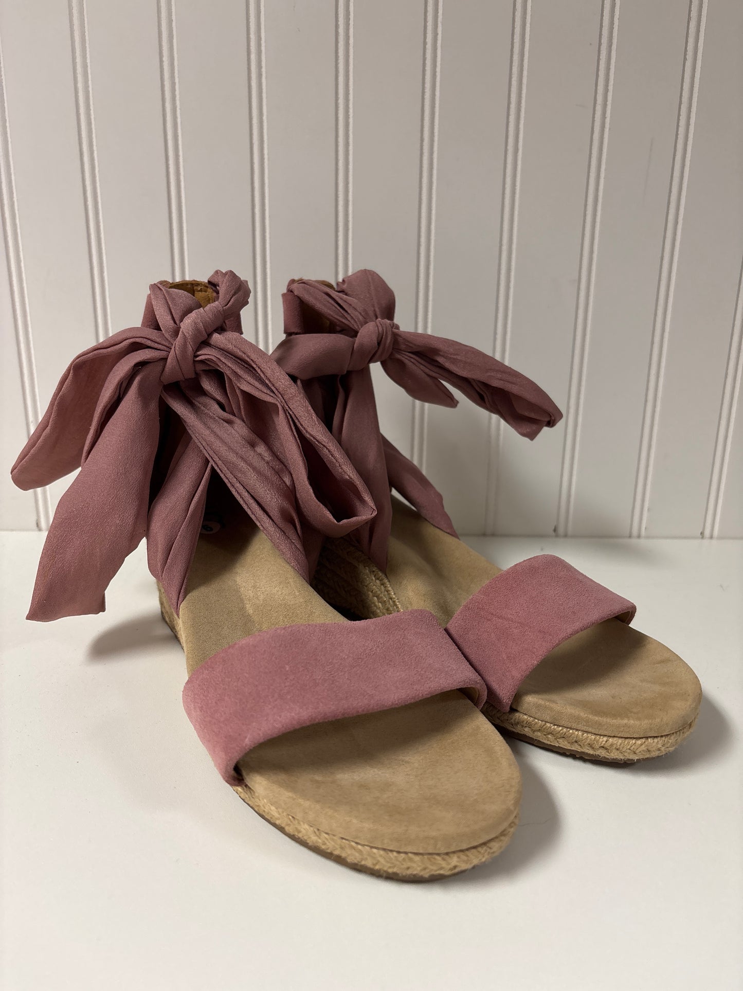 Sandals Designer By Ugg In Mauve, Size: 9