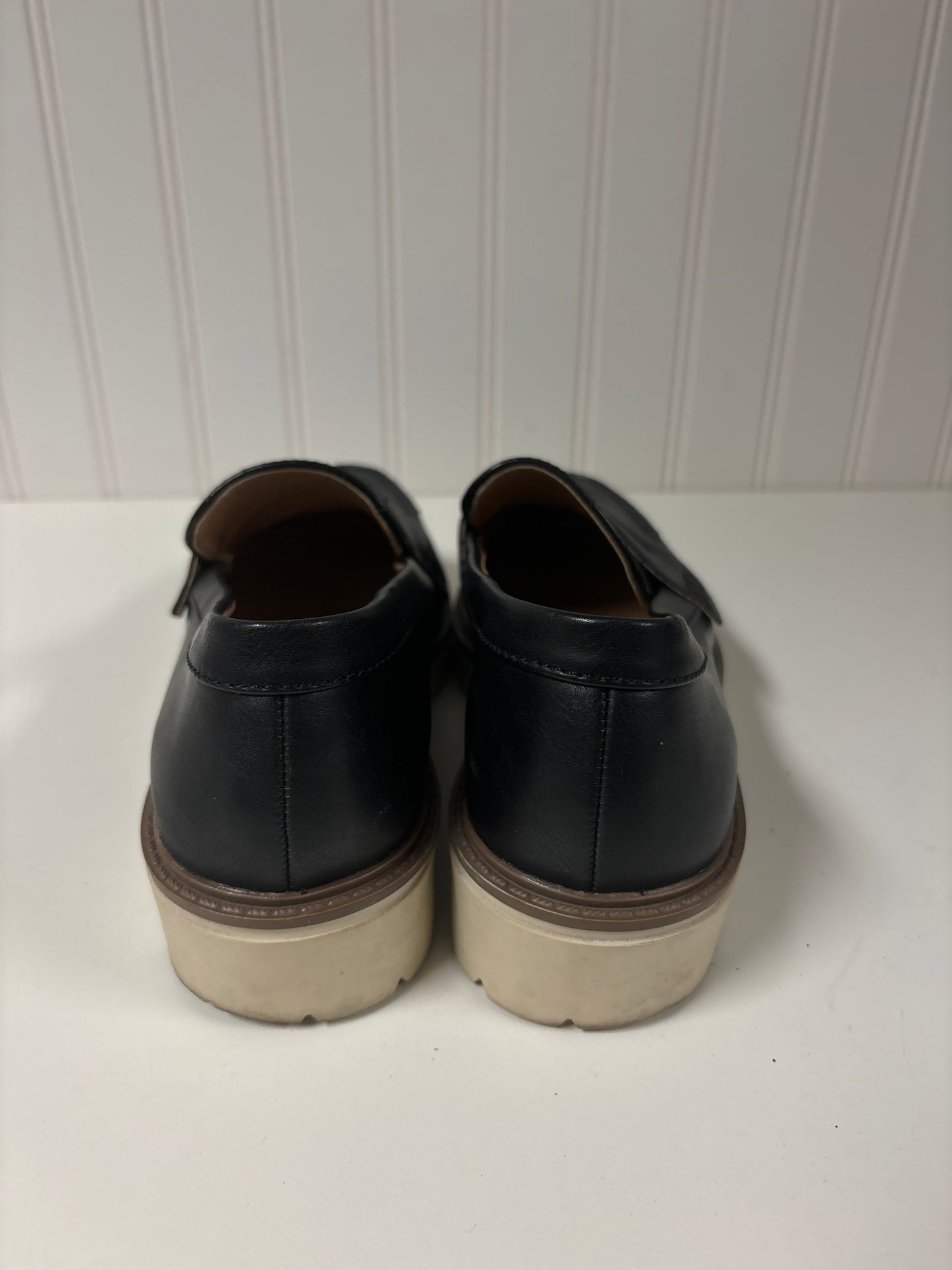 Black Shoes Flats Journee, Size 7