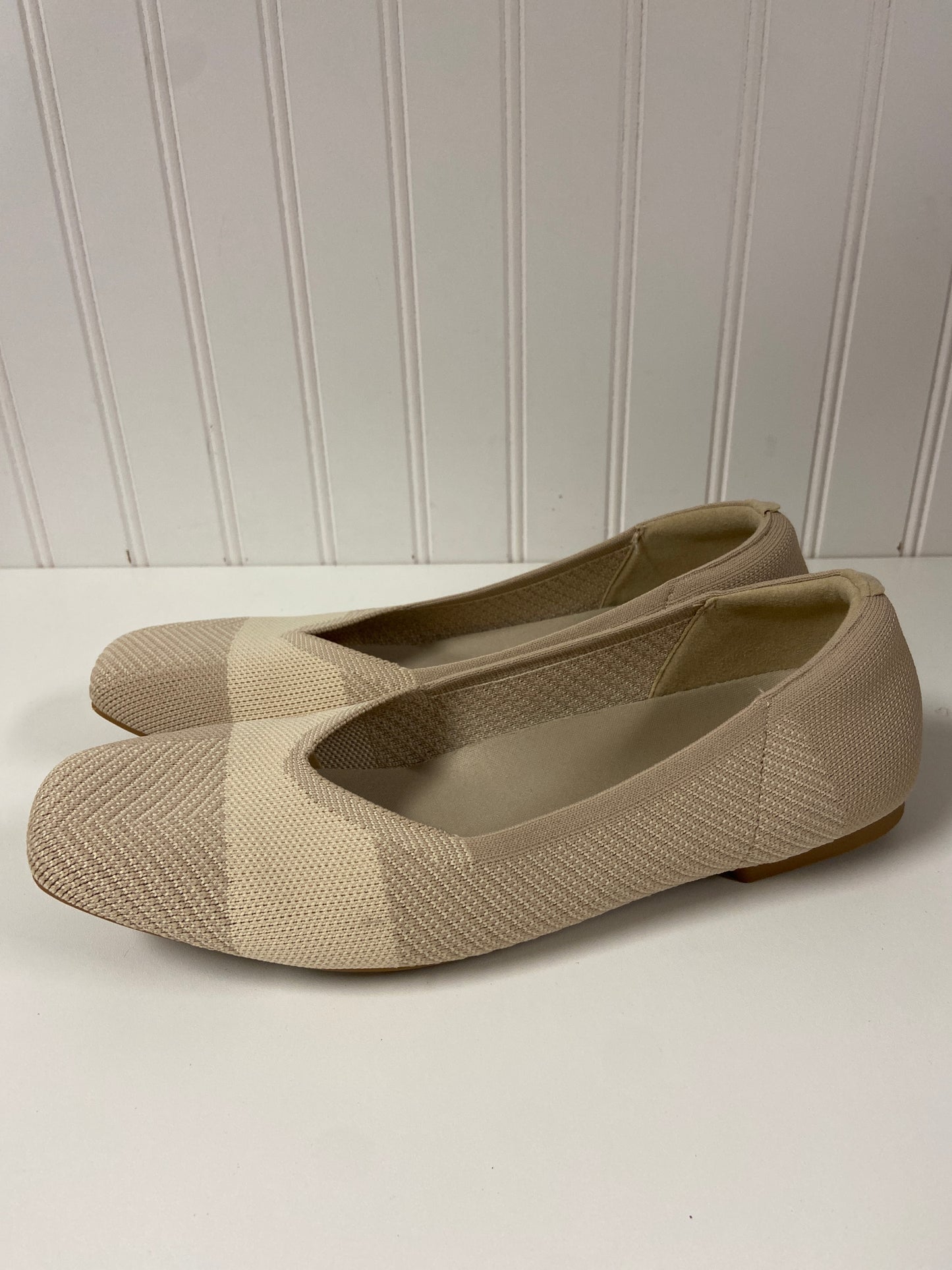 Shoes Flats By Clothes Mentor In Beige, Size: 8.5