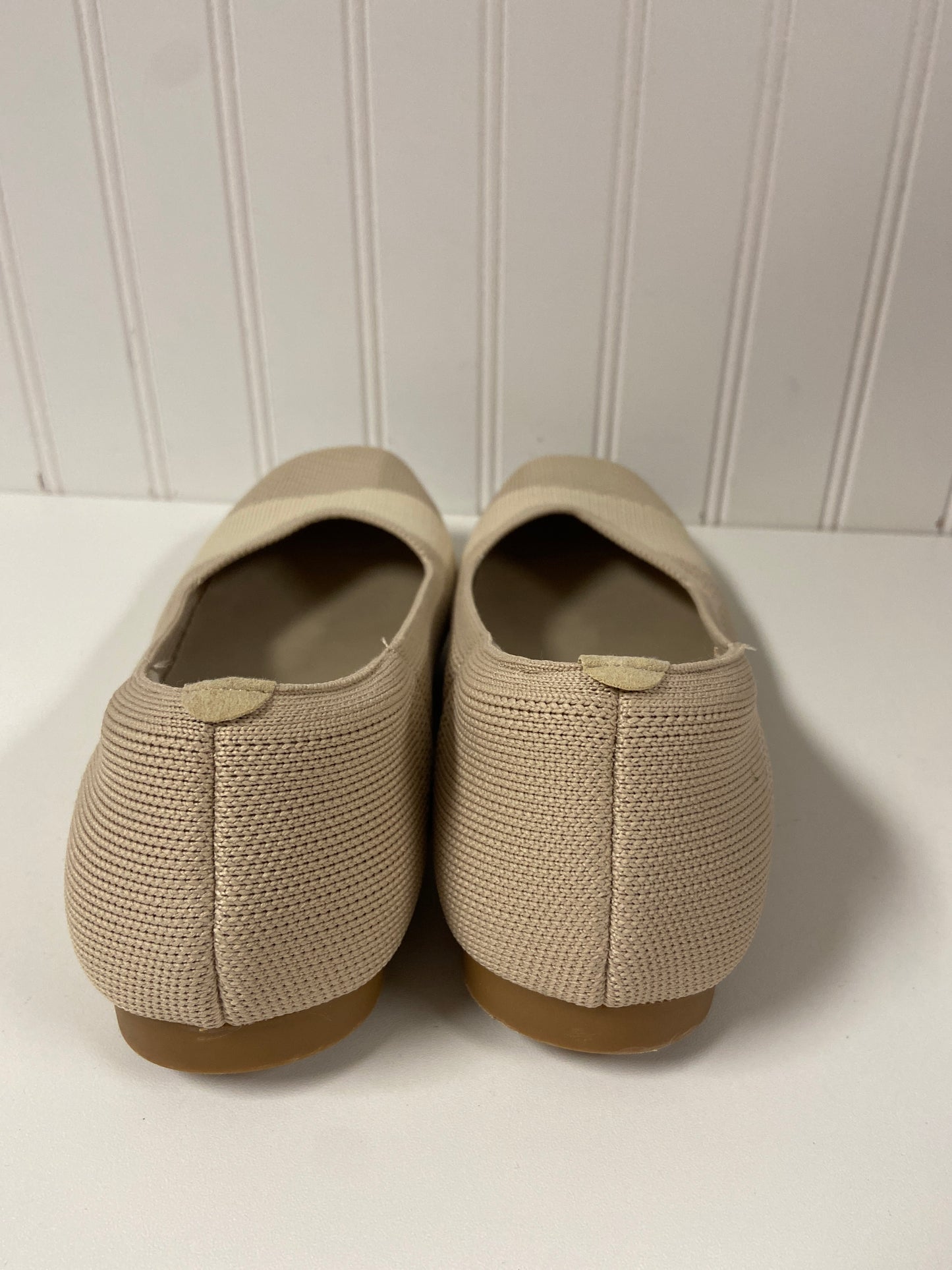 Shoes Flats By Clothes Mentor In Beige, Size: 8.5