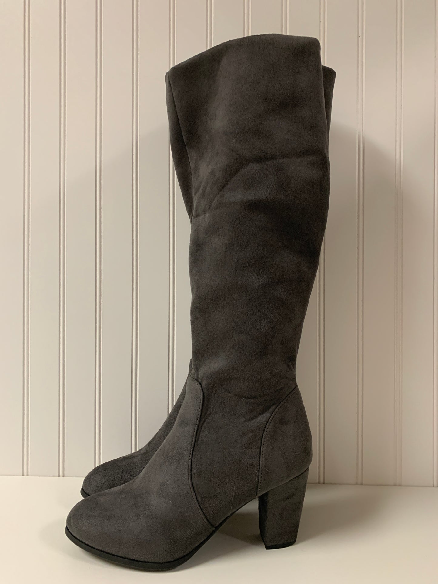 Boots Knee Heels By Clothes Mentor  Size: 9.5