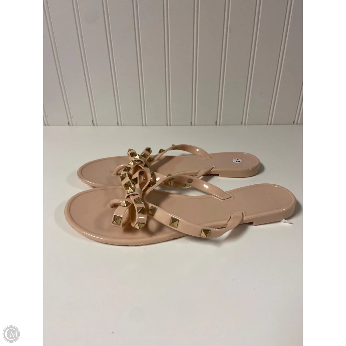 Sandals Flip Flops By Clothes Mentor In Beige, Size: 7.5