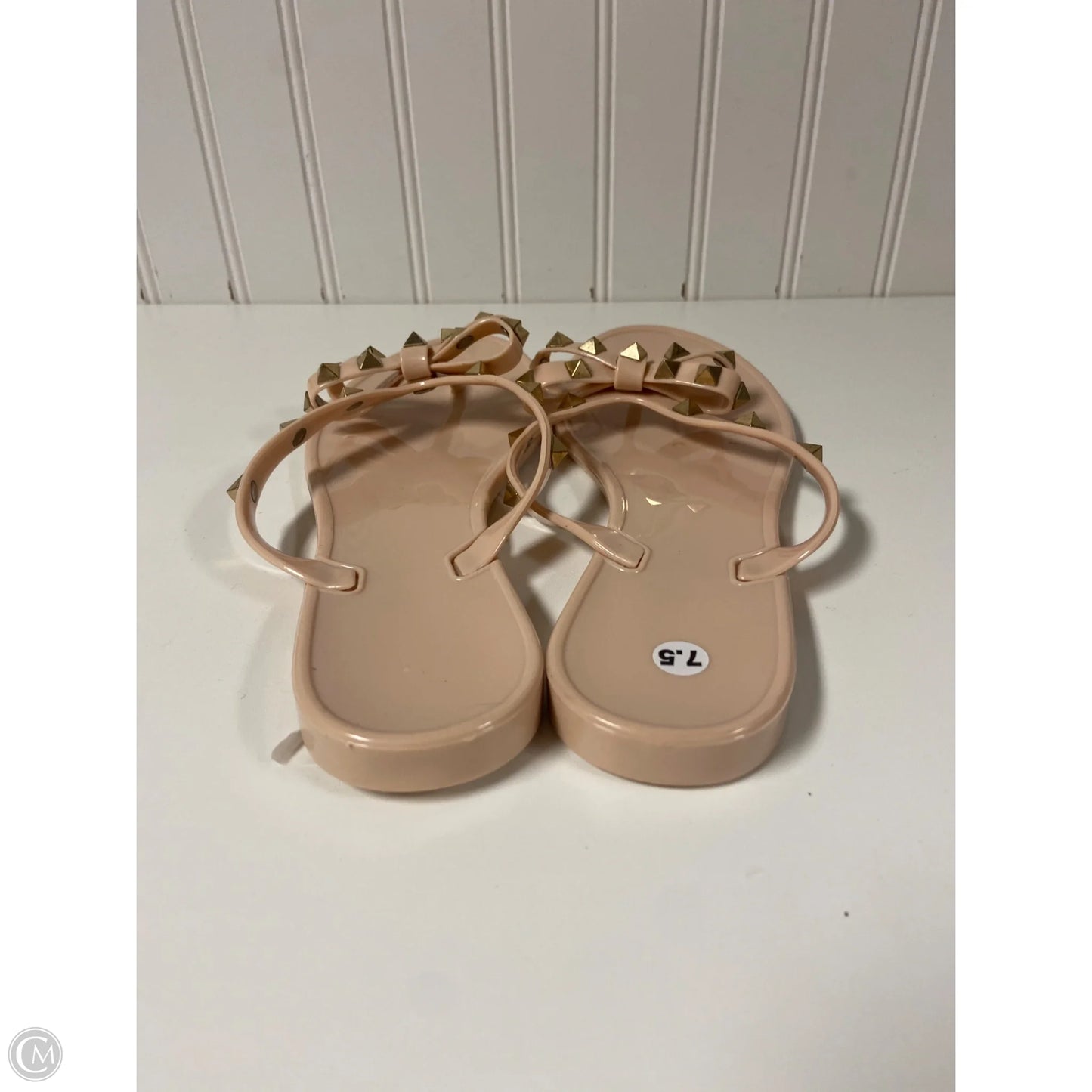 Sandals Flip Flops By Clothes Mentor In Beige, Size: 7.5