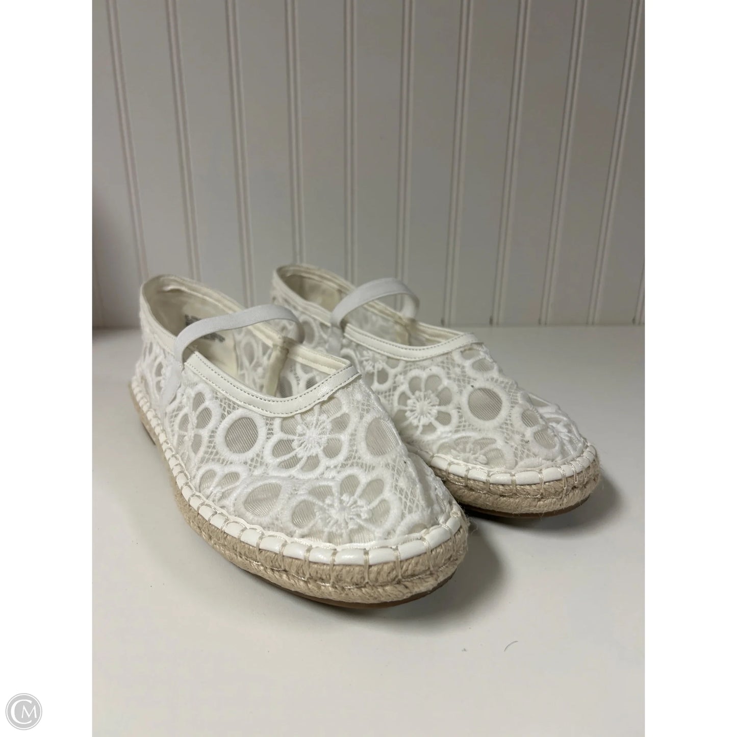 Shoes Flats By Clothes Mentor In White, Size: 8.5
