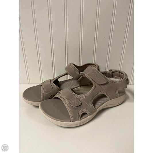 Sandals Flats By Clarks In Grey, Size: 9