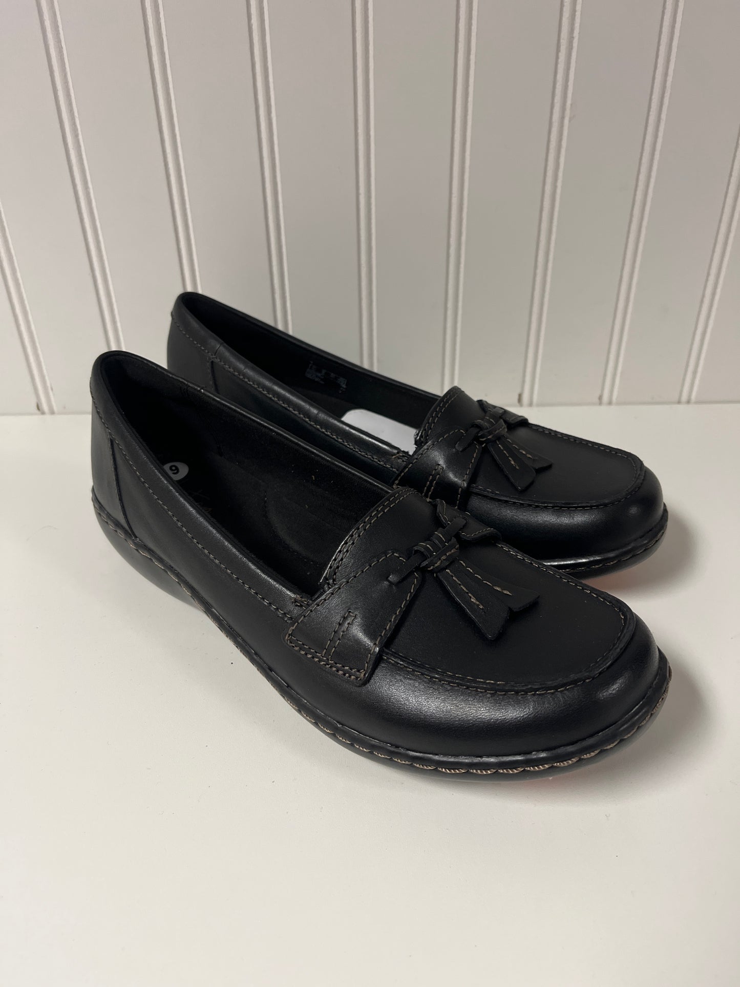 Shoes Flats By Clarks In Black, Size: 9