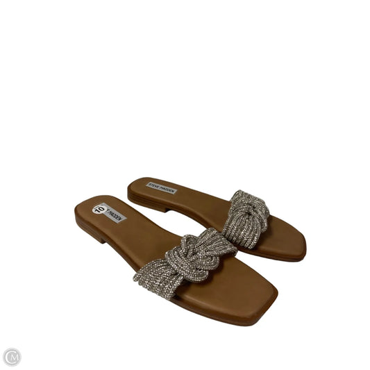 Sandals Flats By Steve Madden In Silver, Size: 10