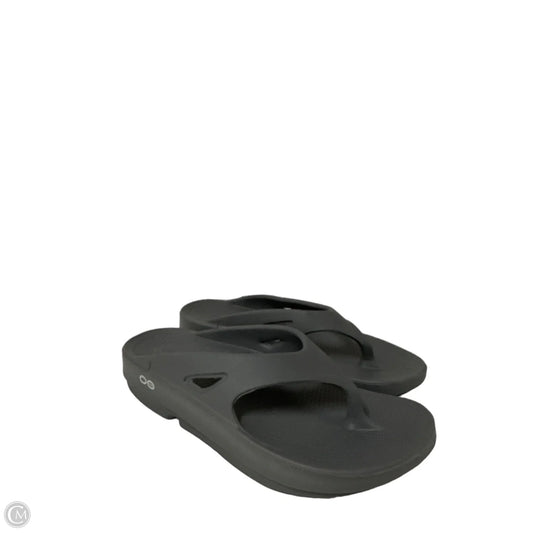 Sandals Flats By Oofos In Grey, Size: 7