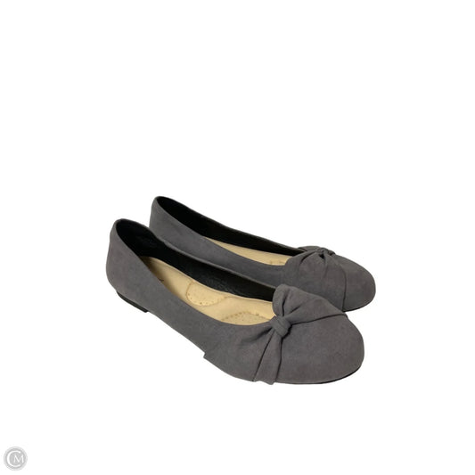 Shoes Flats By Clothes Mentor In Grey, Size: 9