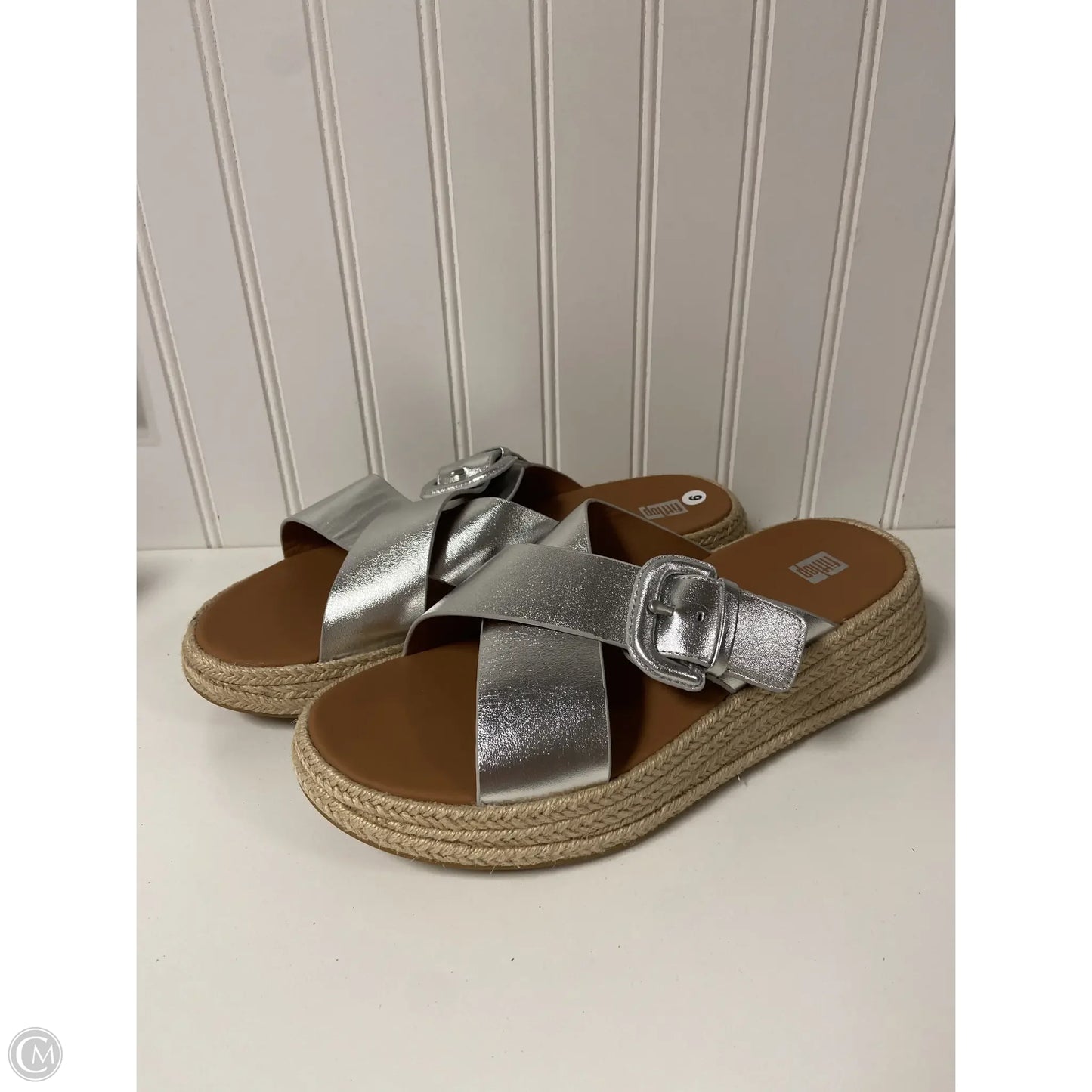 Sandals Flats By Fitflop In Silver & Tan, Size: 9