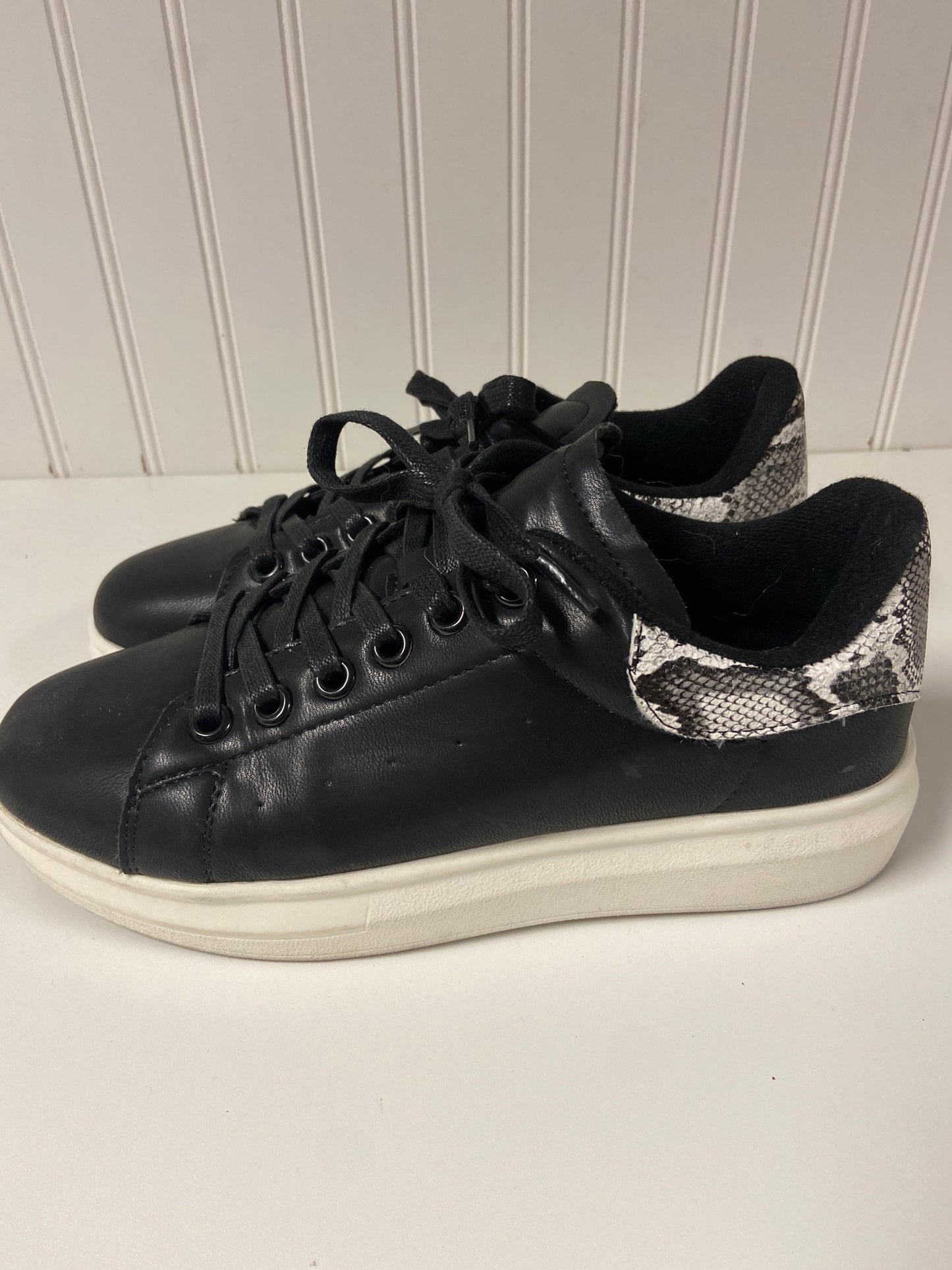 Shoes Sneakers By Seven 7 In Black, Size: 9