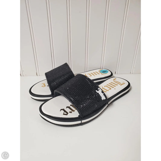 Sandals Flats By Juicy Couture In Black & White, Size: 6