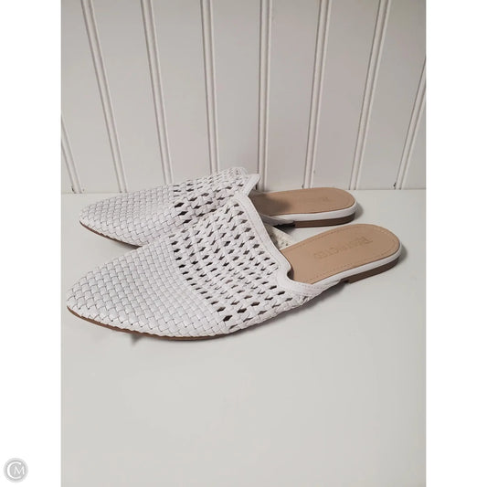 Shoes Flats By Restricted In White, Size: 8