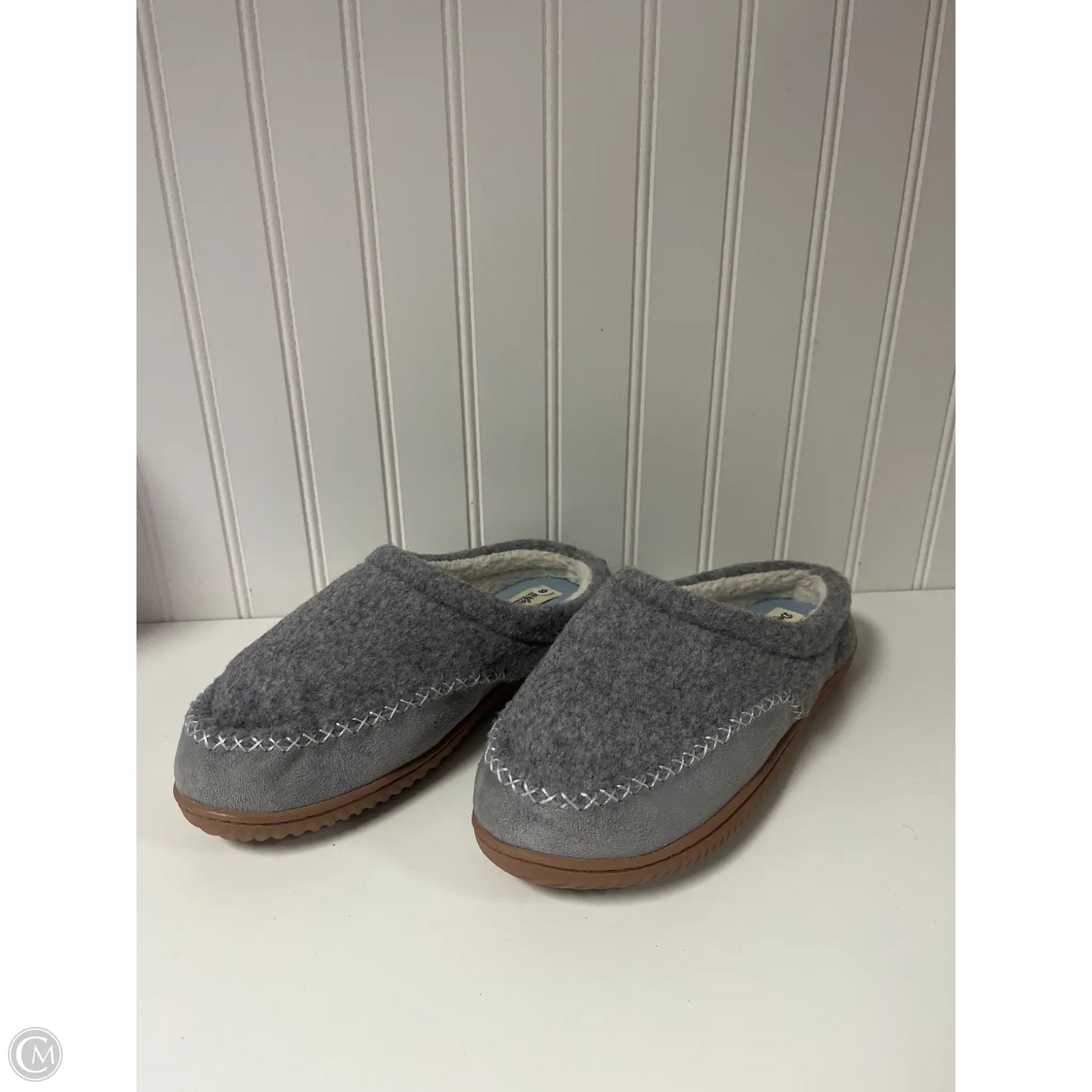 Slippers By Clothes Mentor In Grey, Size: 9