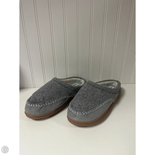 Slippers By Clothes Mentor In Grey, Size: 9