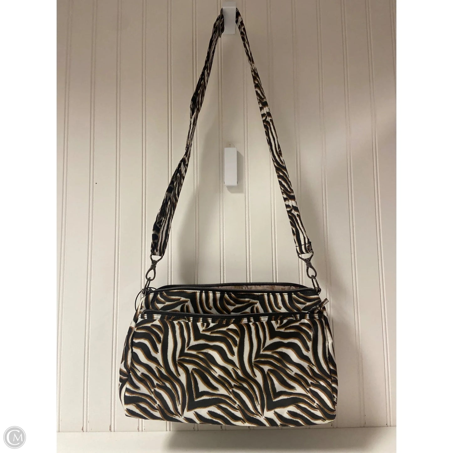 Crossbody By Clothes Mentor, Size: Large