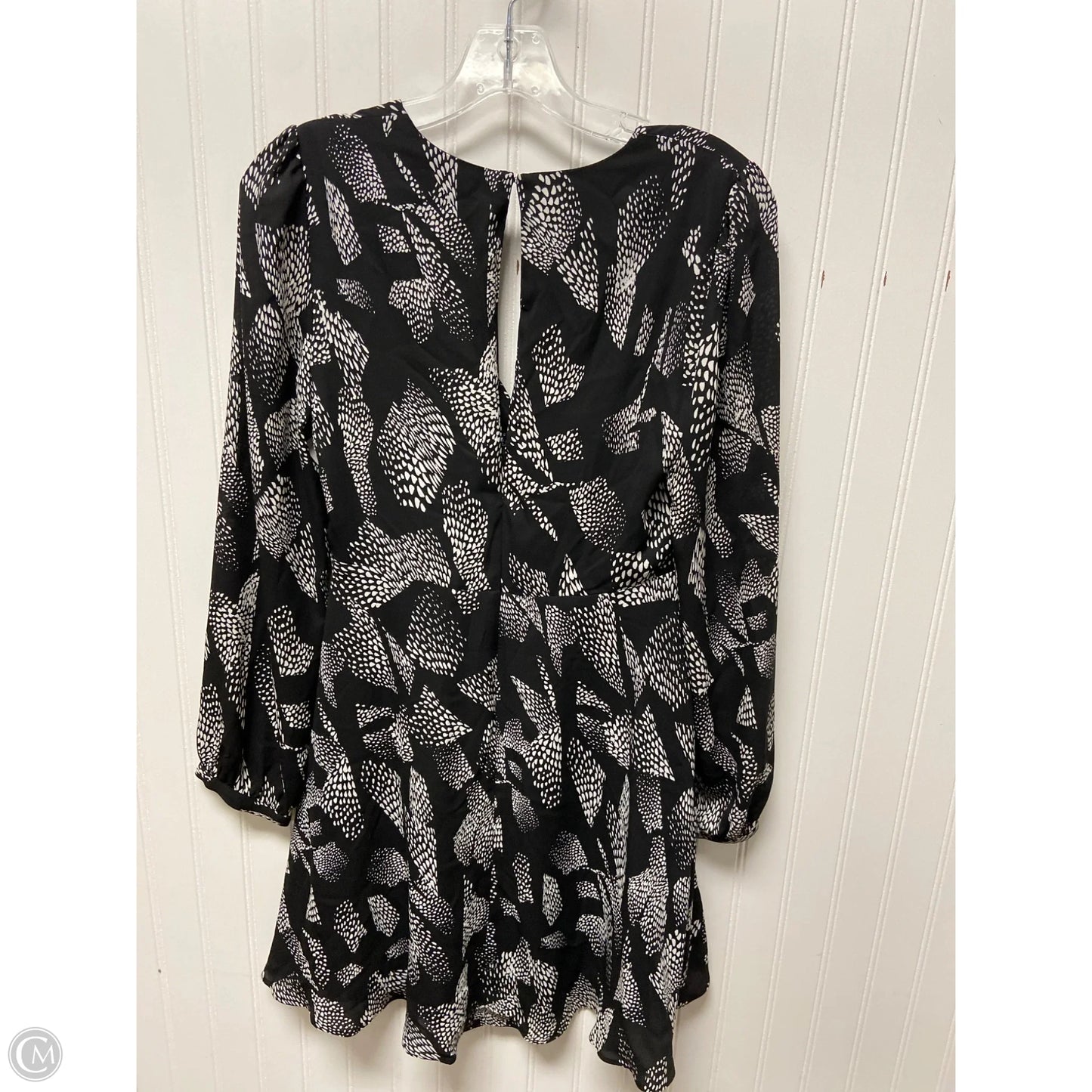 Dress Casual Short By Express In Black & White, Size: Xs